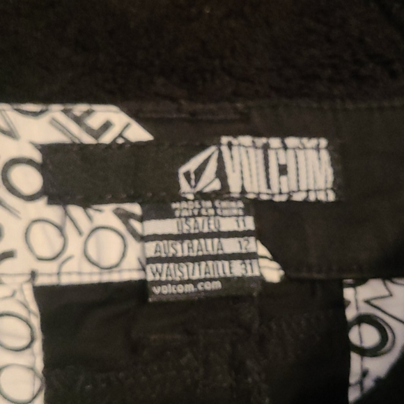 Volcolm shorts - Picture 3 of 4